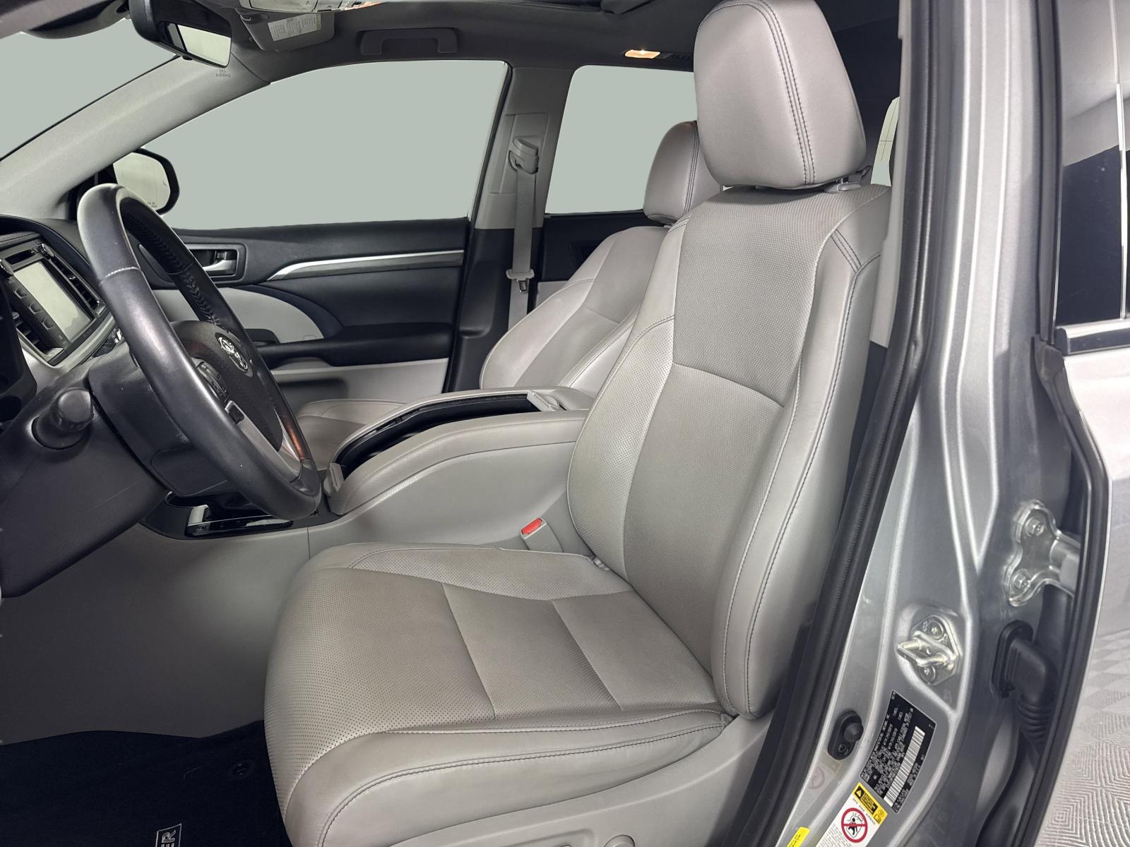 2019 Toyota Highlander Vehicle Photo in GEORGETOWN, TX 78626-7508