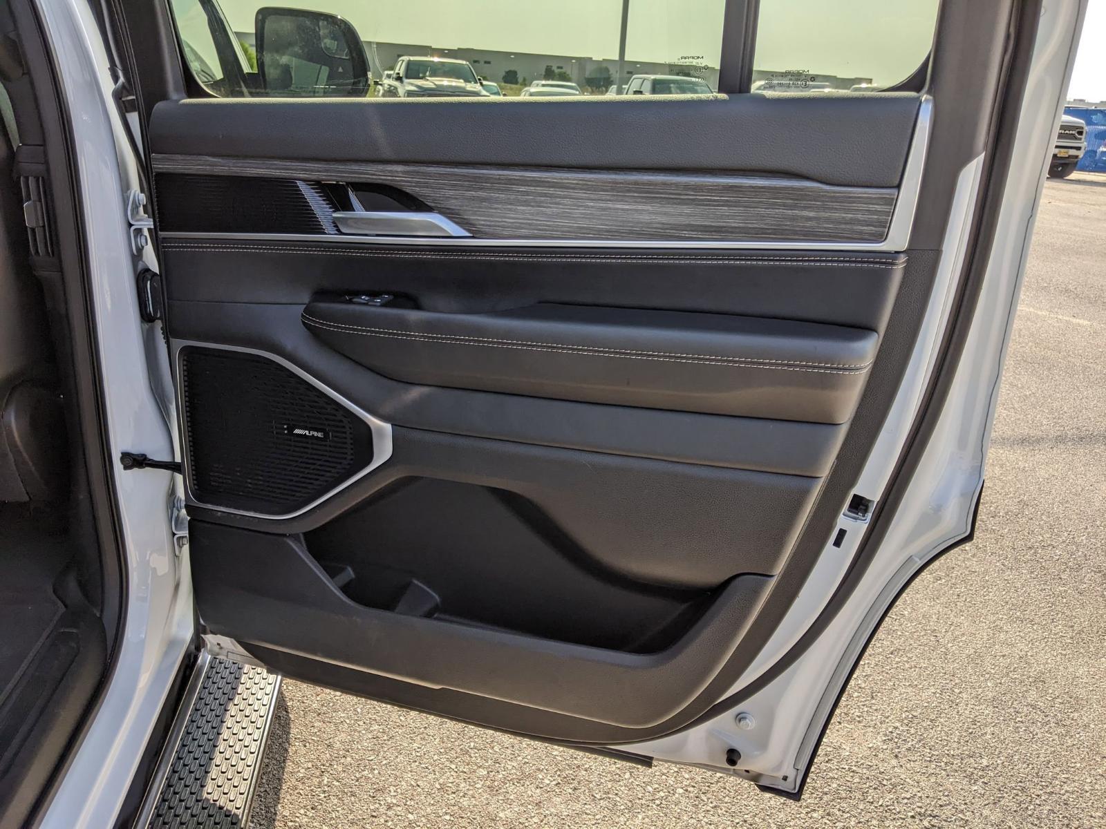 2024 Jeep Wagoneer Vehicle Photo in Seguin, TX 78155