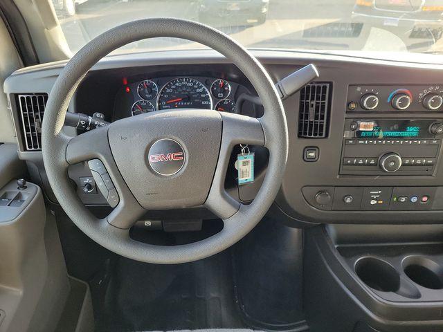 2024 GMC Savana Cutaway 3500 Vehicle Photo in DANBURY, CT 06810-5034