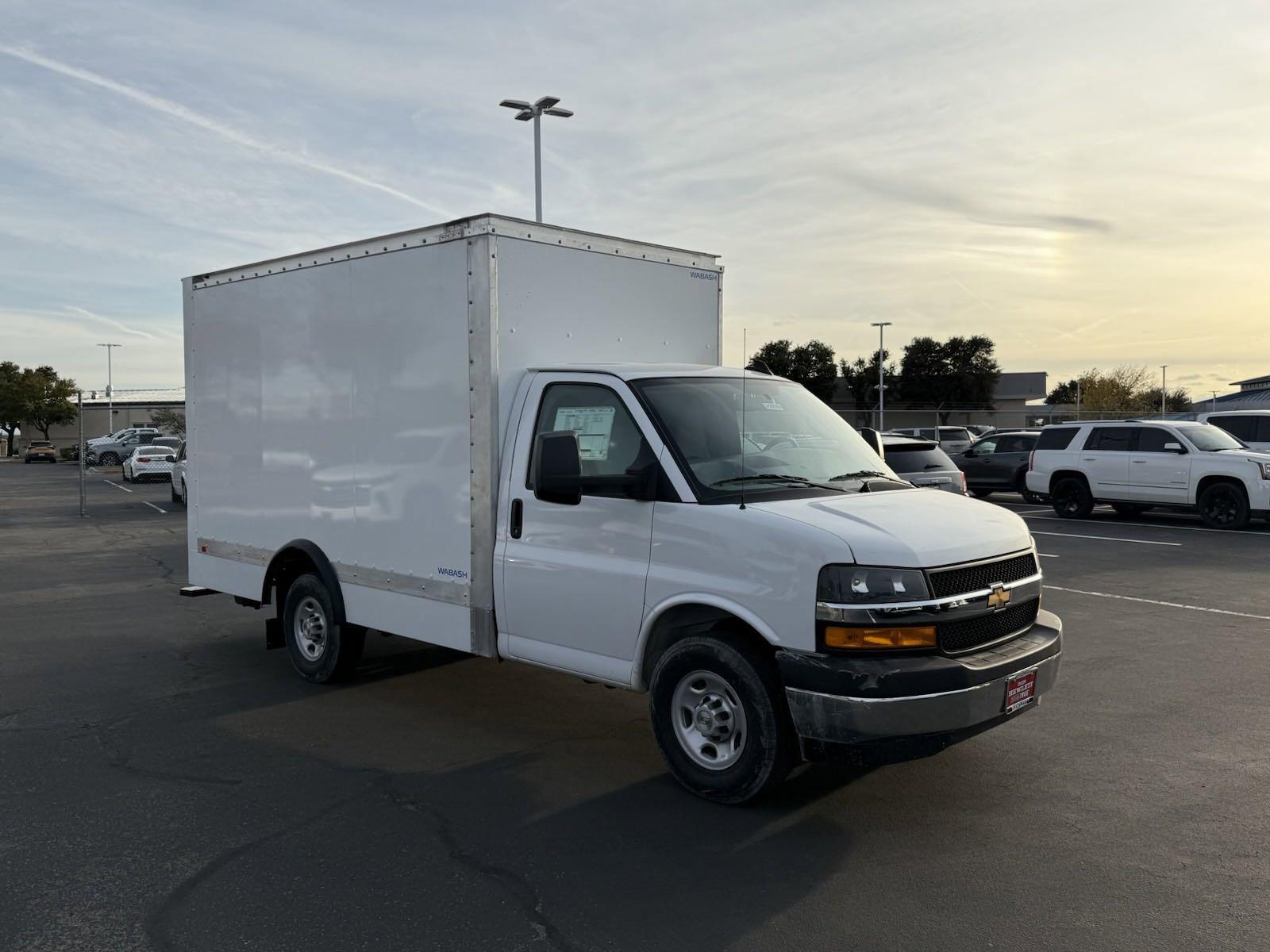 2024 Chevrolet Express Cutaway 3500 Vehicle Photo in GEORGETOWN, TX 78626-7508