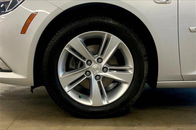 2018 Buick Regal Sportback Vehicle Photo in TOPEKA, KS 66609-0000