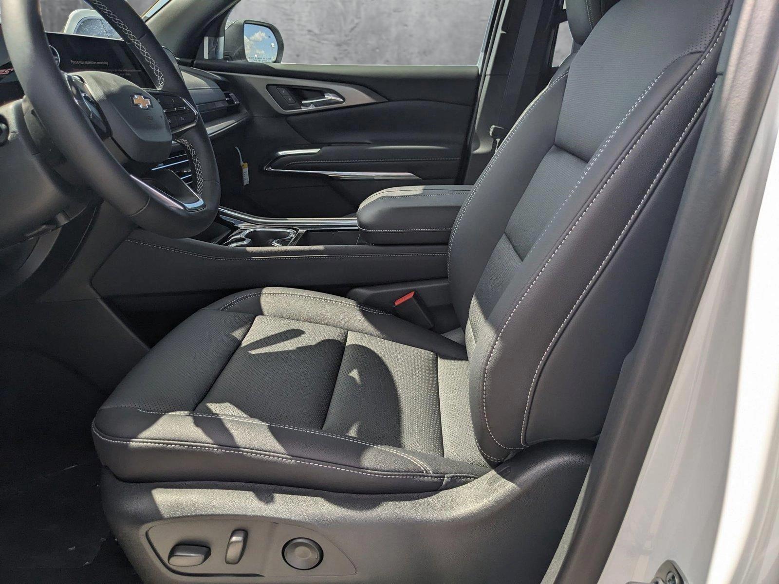 2025 Chevrolet Traverse Vehicle Photo in MIAMI, FL 33172-3015