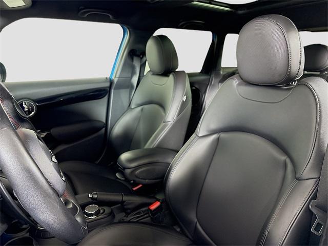 2015 MINI Cooper S Hardtop 4 Door Vehicle Photo in Puyallup, WA 98371