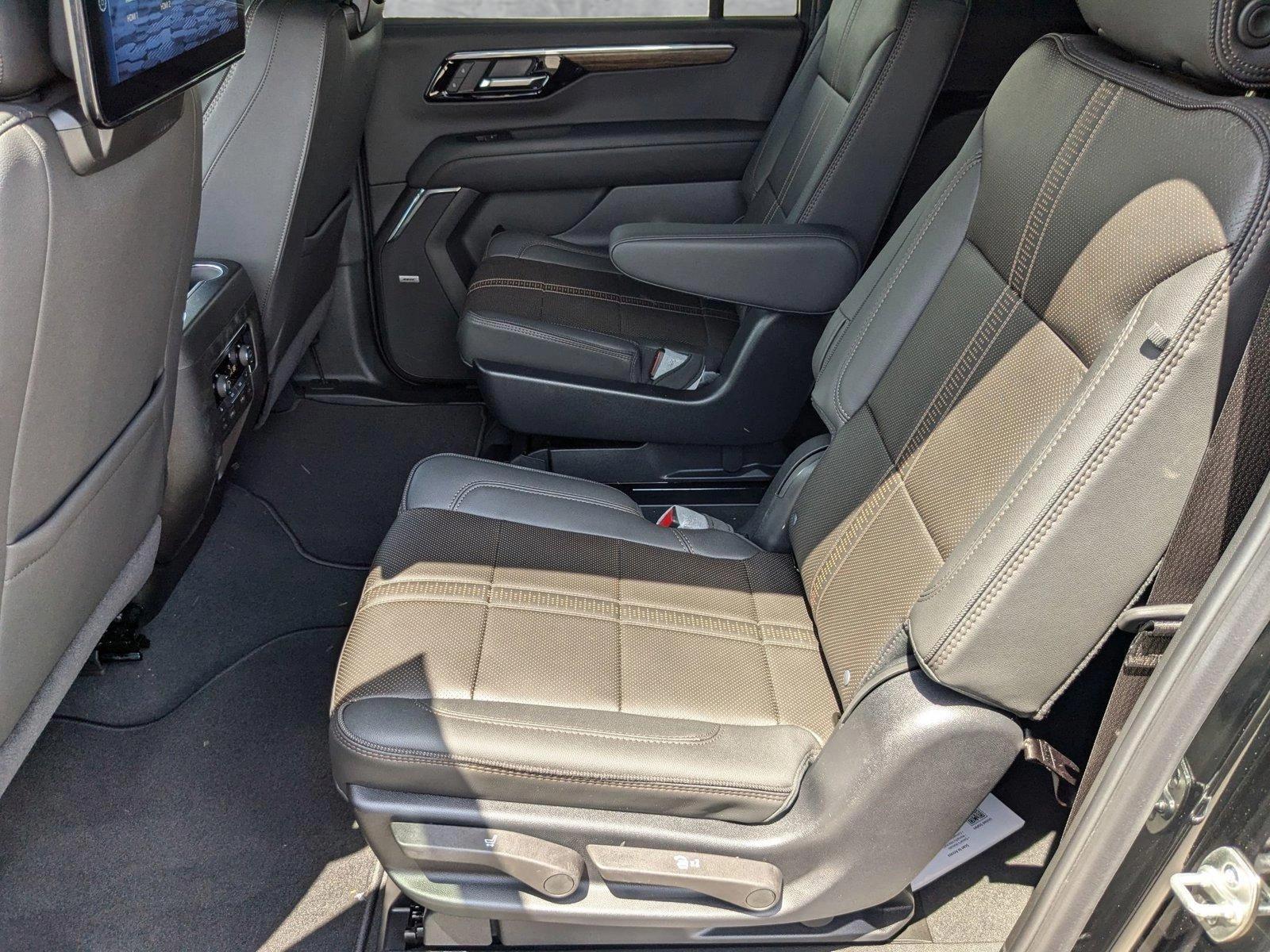 2025 Chevrolet Suburban Vehicle Photo in MIAMI, FL 33134-2699