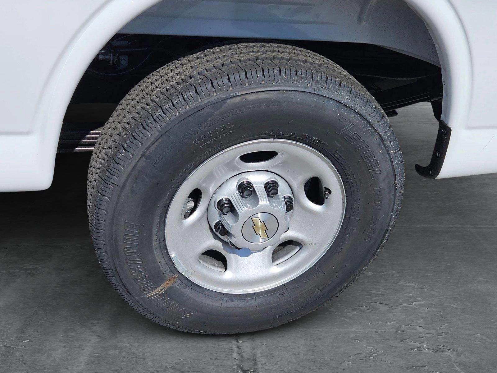 2025 Chevrolet Express Cargo 2500 Vehicle Photo in GREENACRES, FL 33463-3207
