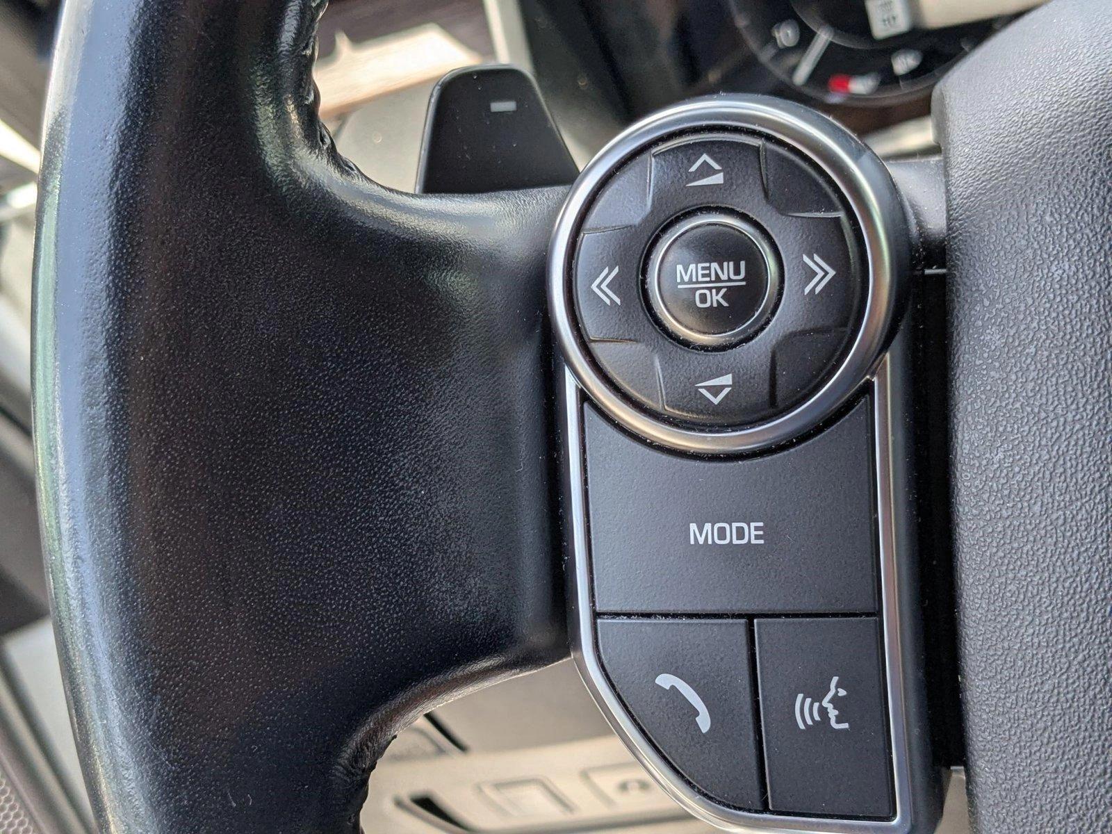 2018 Land Rover Discovery Vehicle Photo in Miami, FL 33169