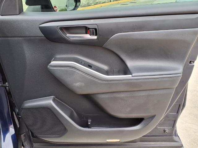 2021 Toyota Highlander Vehicle Photo in Tampa, FL 33612