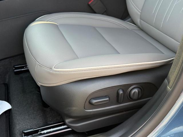 2025 Buick Envista Vehicle Photo in COLUMBIA, MO 65203-3903