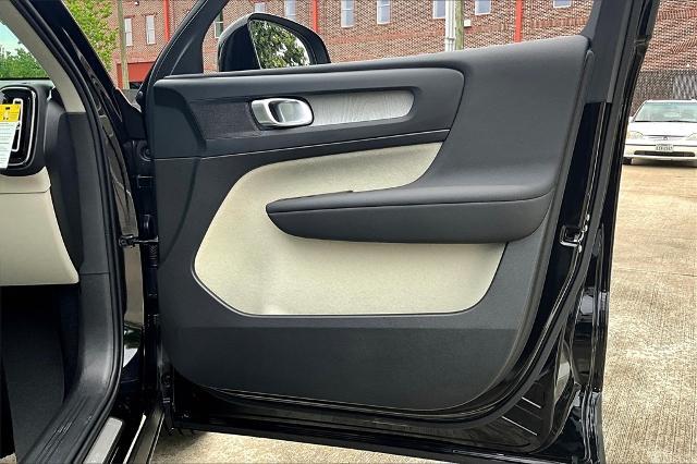 2026 Volvo XC40 Vehicle Photo in Houston, TX 77007