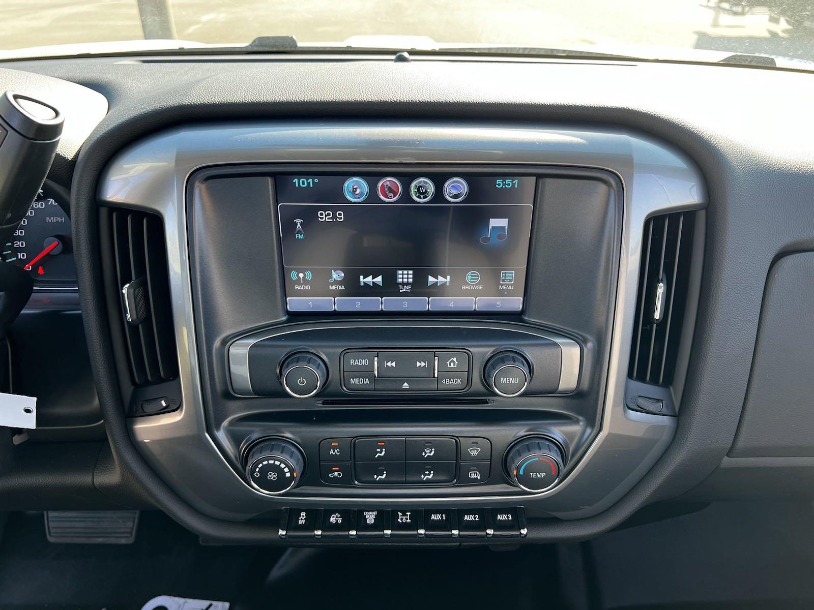 2024 Chevrolet Silverado 6500 HD Vehicle Photo in GEORGETOWN, TX 78626-7508