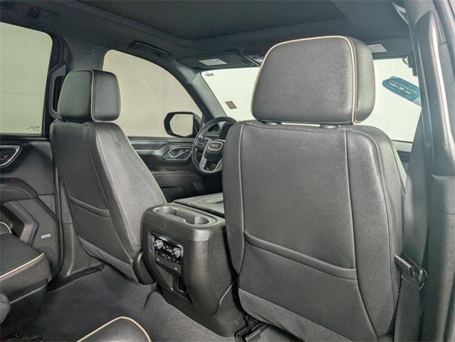 2023 GMC Yukon XL Vehicle Photo in ENGLEWOOD, CO 80113-6708