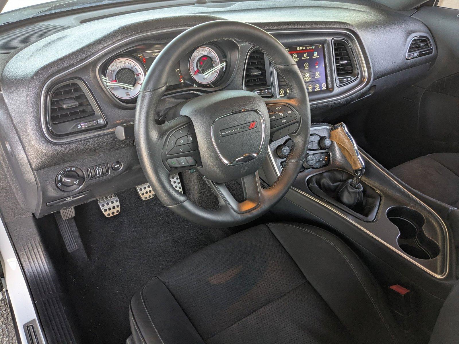 2017 Dodge Challenger Vehicle Photo in Valencia, CA 91355