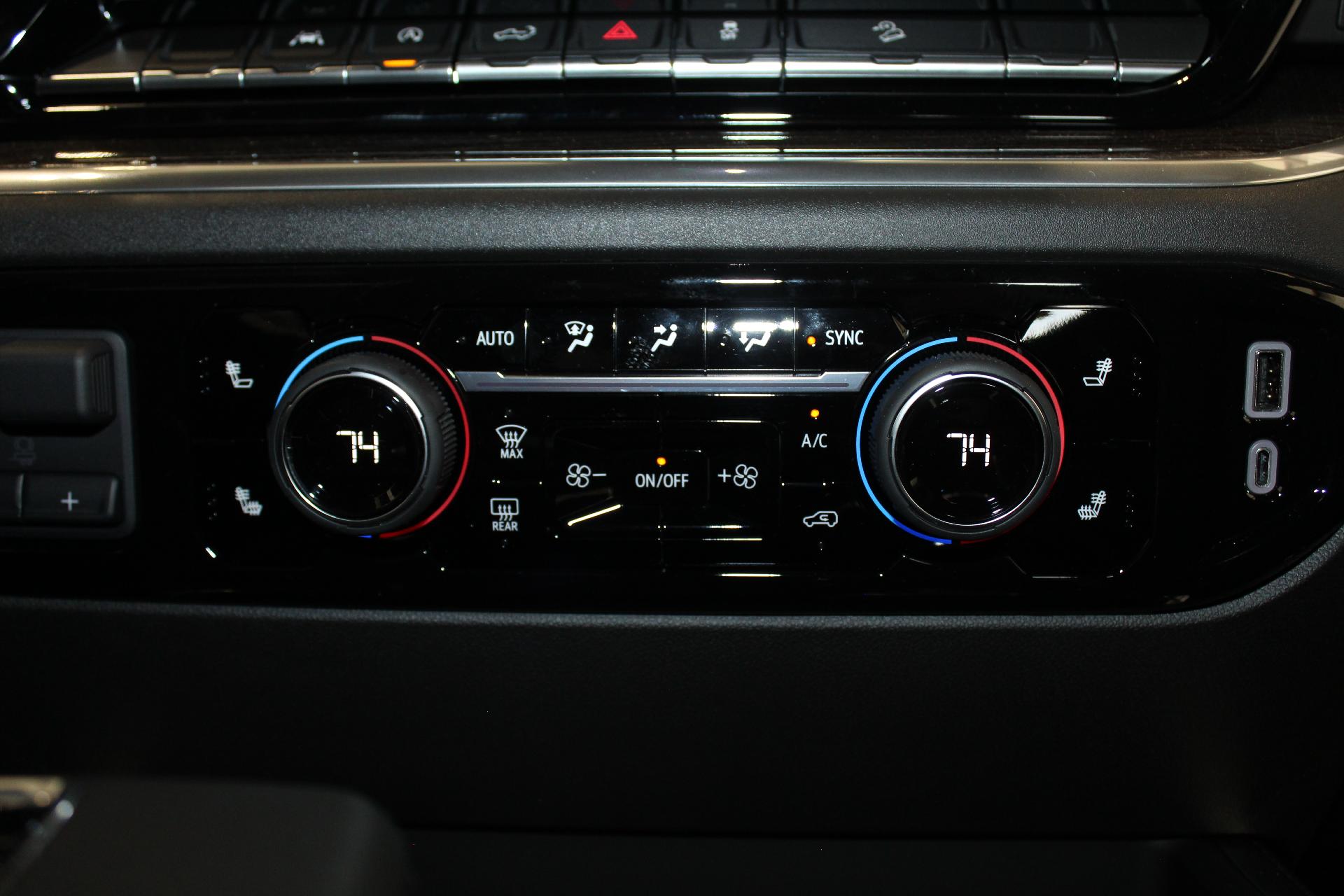2025 Chevrolet Silverado 1500 Vehicle Photo in NORTHAMPTON, MA 01060-1120