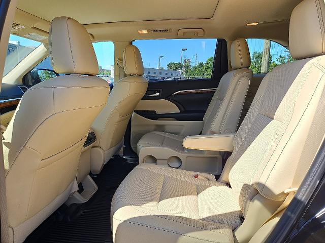 2019 Toyota Highlander Vehicle Photo in TREVOSE, PA 19053-4984