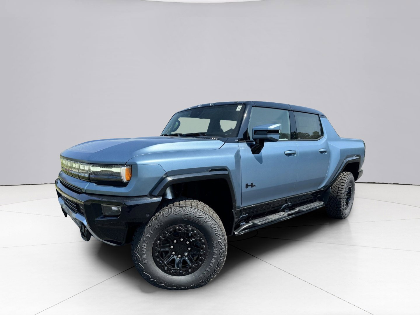 2024 GMC HUMMER EV Pickup Vehicle Photo in LEOMINSTER, MA 01453-2952