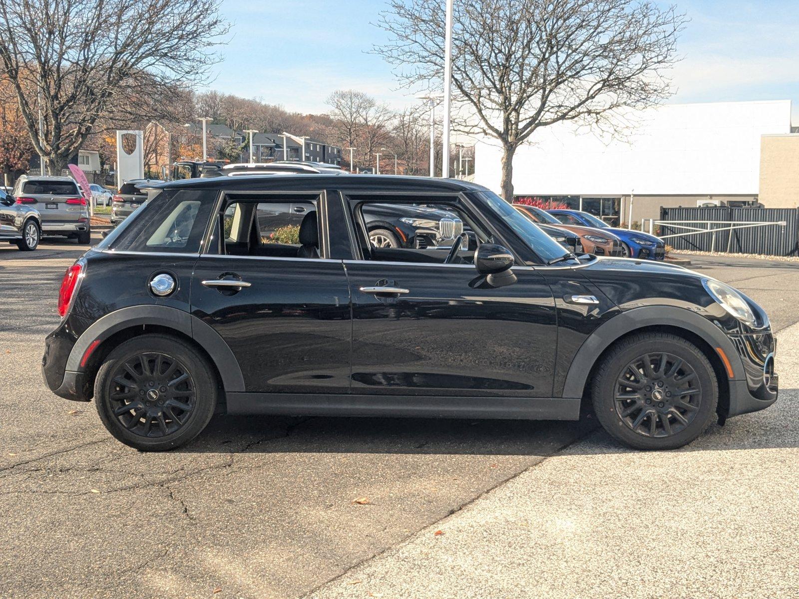 2015 MINI Cooper S Hardtop 4 Door Vehicle Photo in Towson, MD 21204