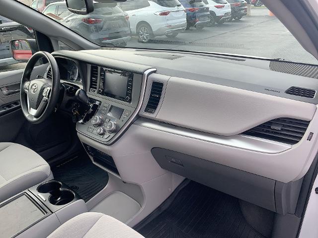 2020 Toyota Sienna Vehicle Photo in MOON TOWNSHIP, PA 15108-2571