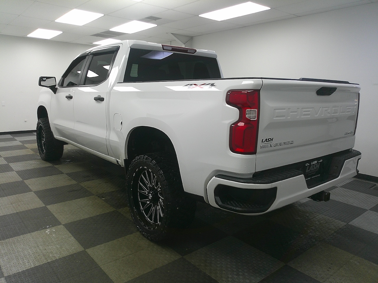 Used 2022 Chevrolet Silverado 1500 Limited Custom with VIN 3GCPYBEK5NG141596 for sale in Johnstown, OH