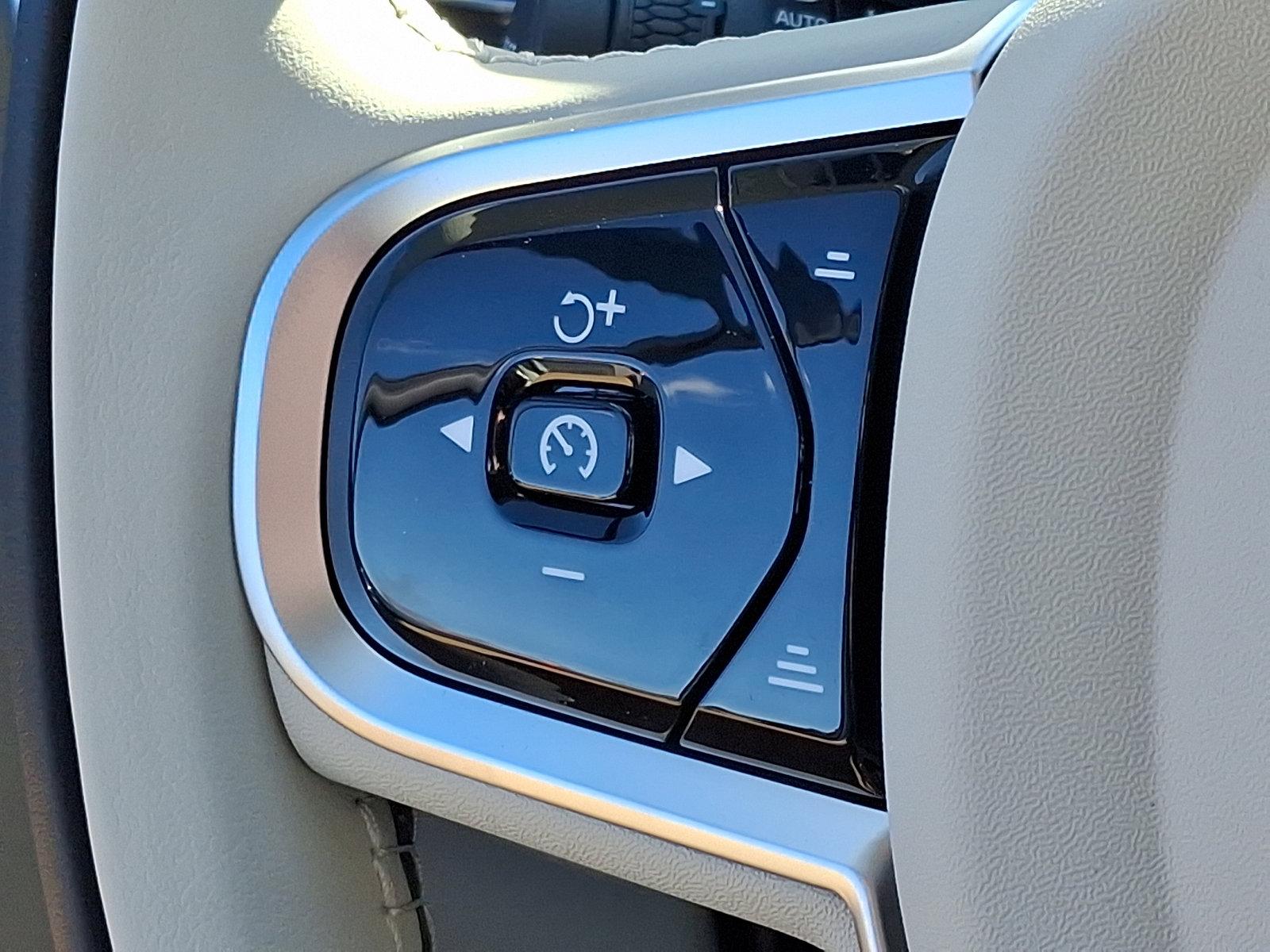 2025 Volvo XC60 Vehicle Photo in Trevose, PA 19053