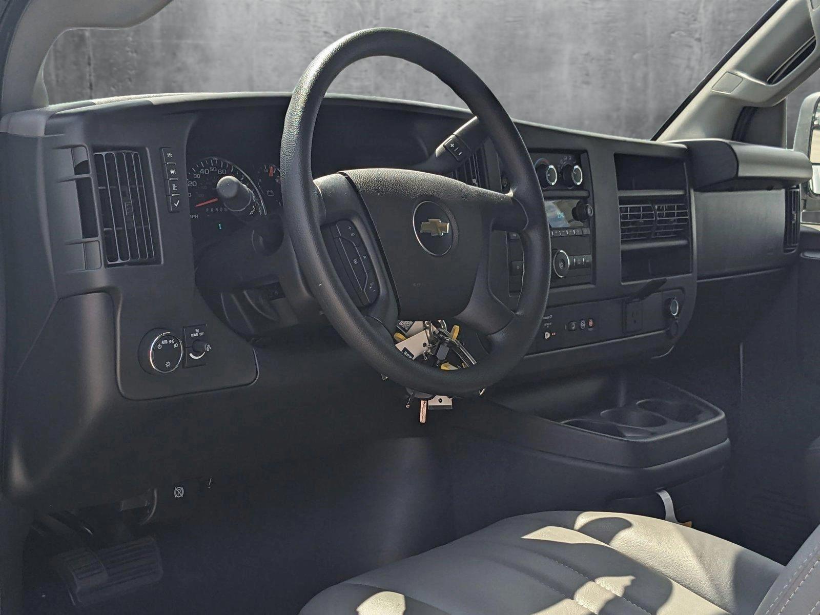 2025 Chevrolet Express Cargo 2500 Vehicle Photo in MIAMI, FL 33172-3015