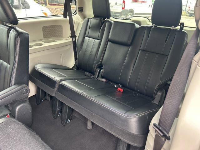 2015 Chrysler Town & Country Vehicle Photo in MEDINA, OH 44256-9631