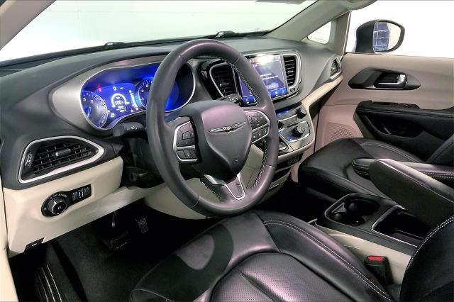 2023 Chrysler Pacifica Vehicle Photo in Lees Summit, MO 64086