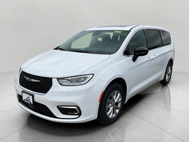 2025 Chrysler Pacifica Vehicle Photo in Kaukauna, WI 54130