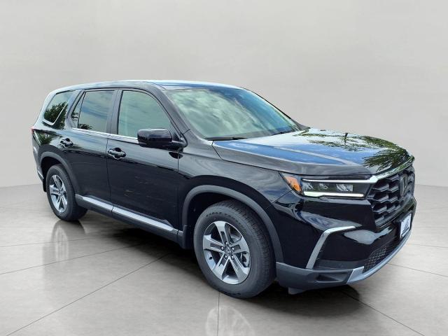 2025 Honda Pilot Vehicle Photo in Oshkosh, WI 54904