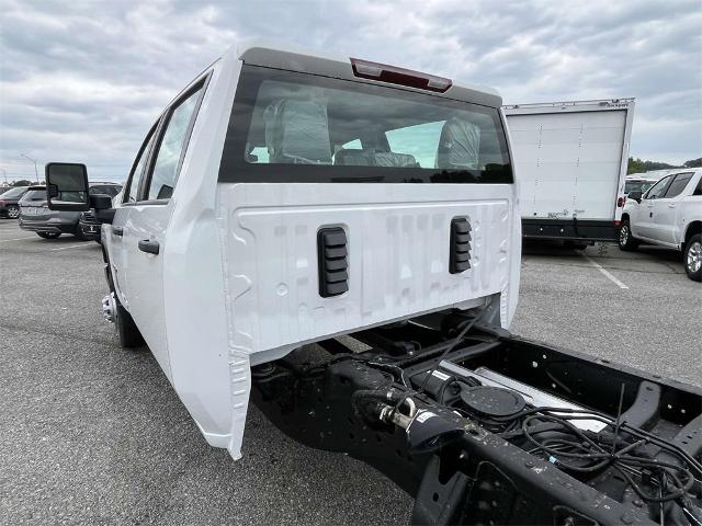 2024 Chevrolet Silverado 3500 HD Chassis Cab Vehicle Photo in ALCOA, TN 37701-3235