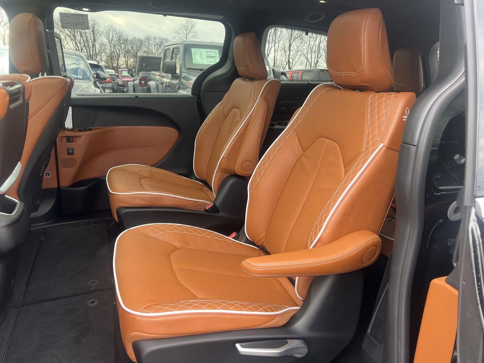 2025 Chrysler Pacifica Vehicle Photo in Mechanicsburg, PA 17050-1707