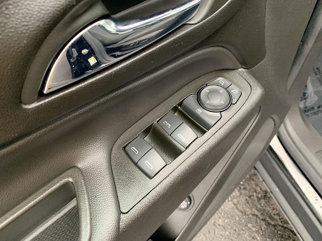 2022 Chevrolet Equinox Vehicle Photo in MOON TOWNSHIP, PA 15108-2571