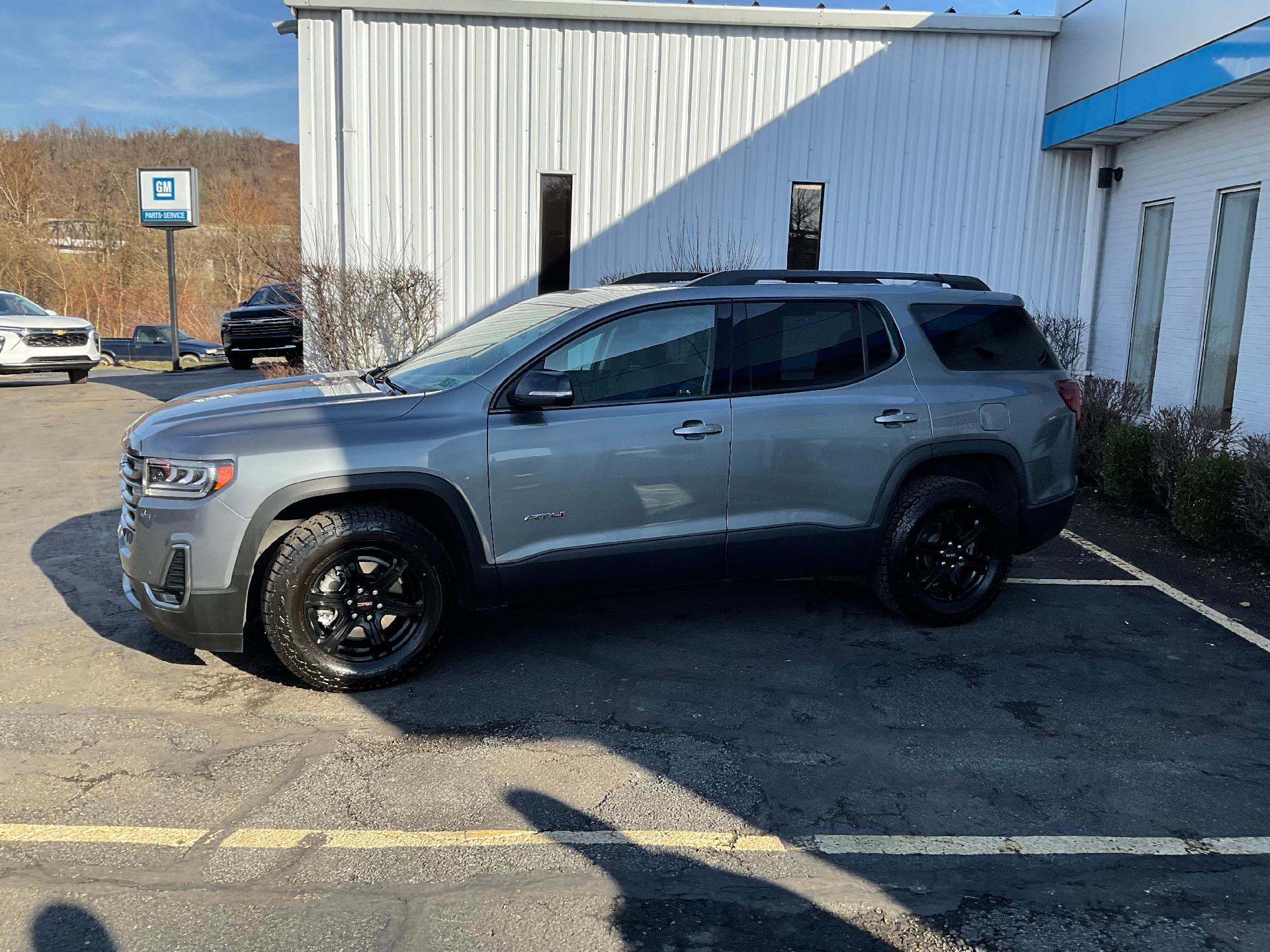 Used 2022 GMC Acadia AT4 with VIN 1GKKNLLS7NZ123942 for sale in Moundsville, WV