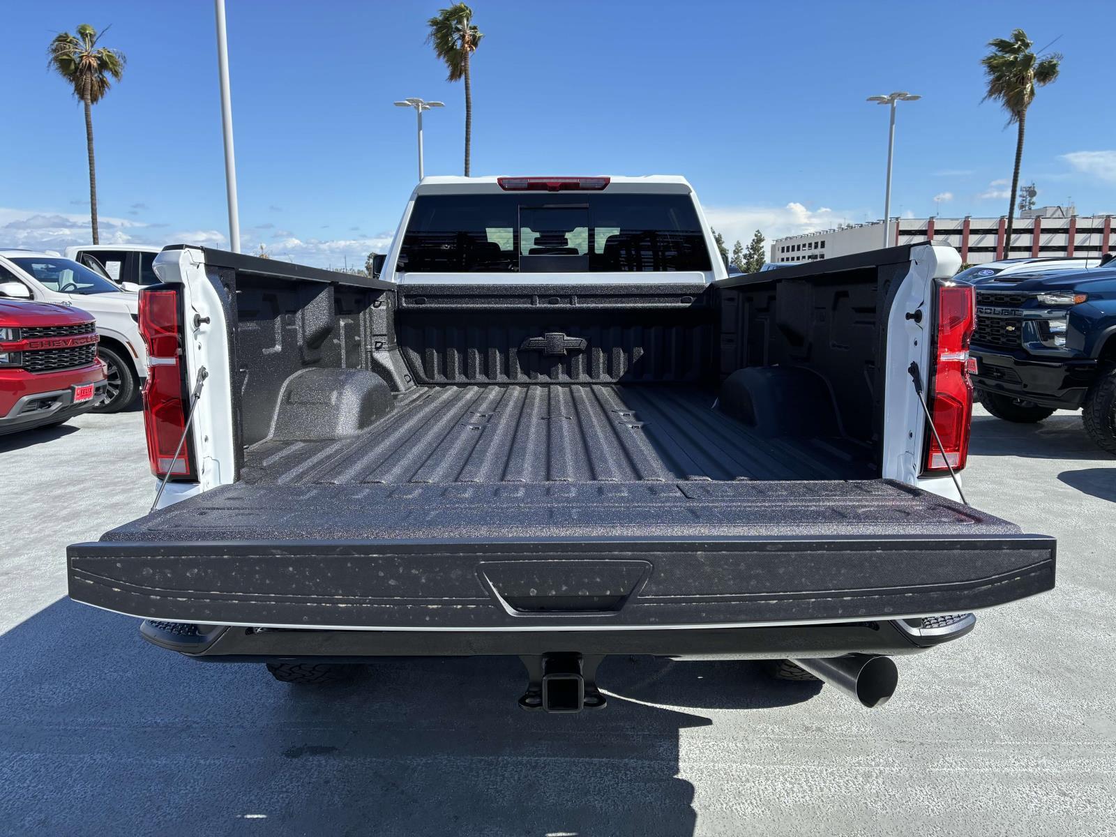 2025 Chevrolet Silverado 2500 HD Vehicle Photo in LOS ANGELES, CA 90007-3794