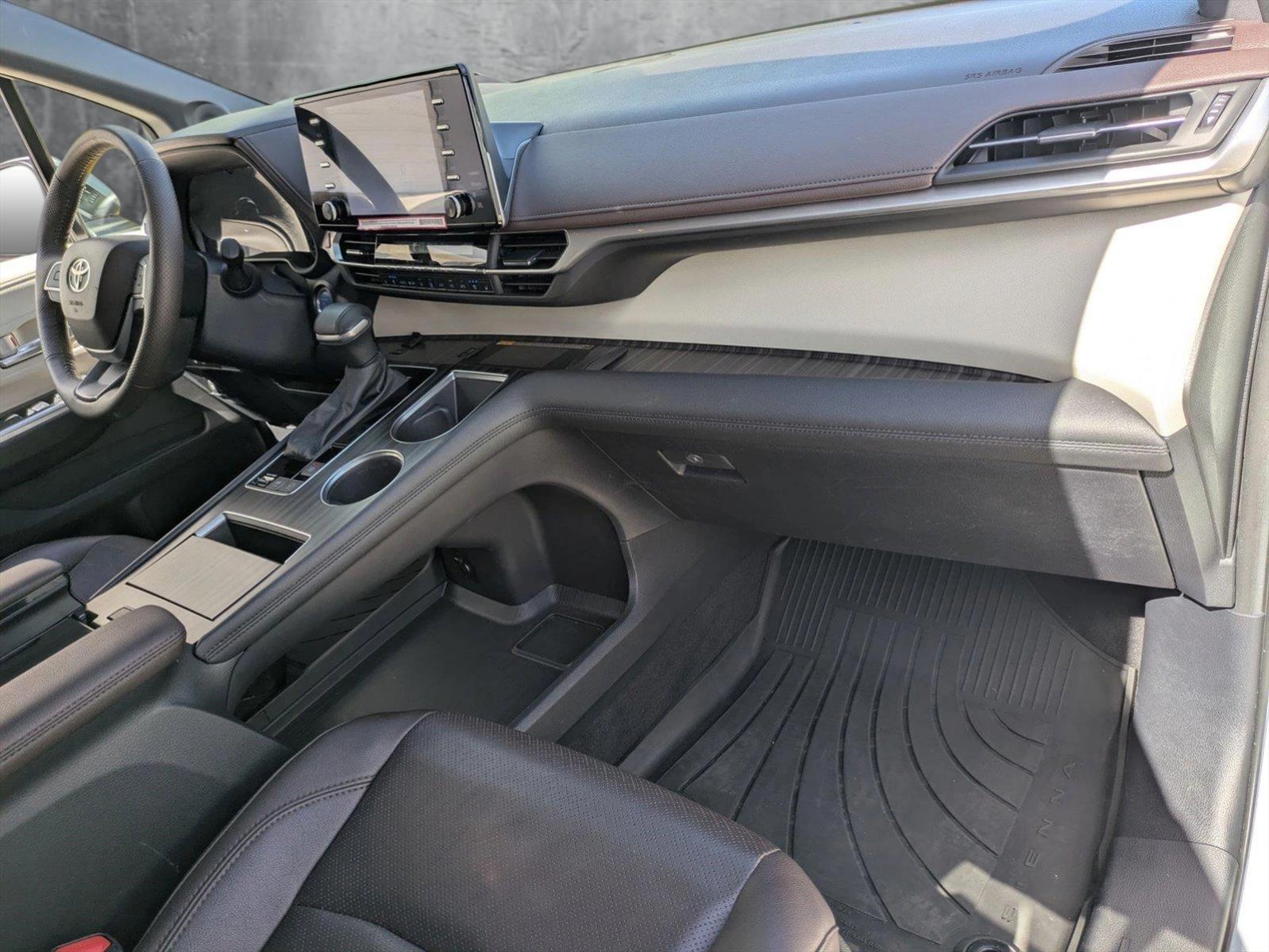 2024 Toyota Sienna Vehicle Photo in Winter Park, FL 32792