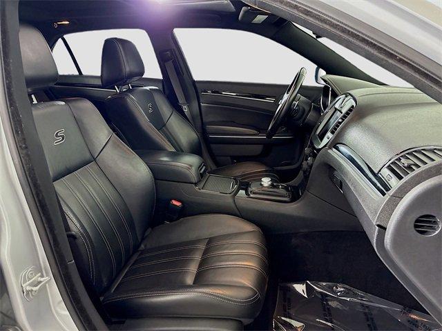 2022 Chrysler 300 Vehicle Photo in PUYALLUP, WA 98371-4149