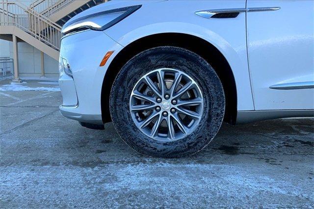 2022 Buick Enclave Vehicle Photo in TOPEKA, KS 66609-0000