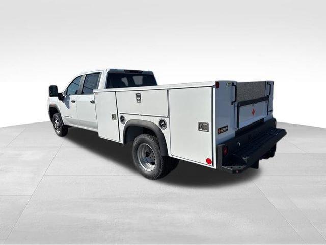 2025 GMC Sierra 3500 HD Chassis Cab Vehicle Photo in MEDINA, OH 44256-9631