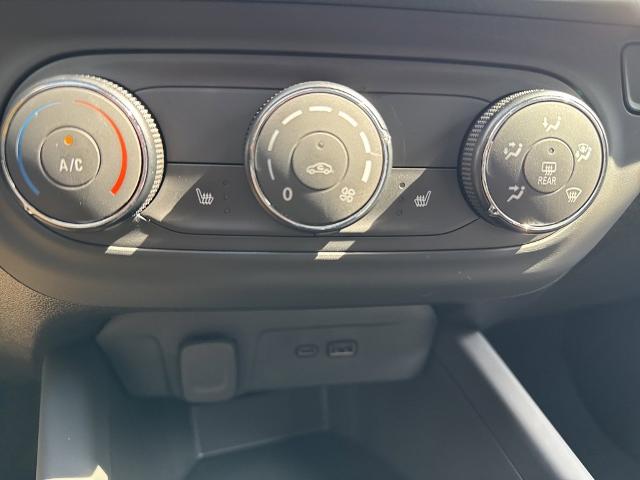 2025 Chevrolet Trax Vehicle Photo in MARION, NC 28752-6372