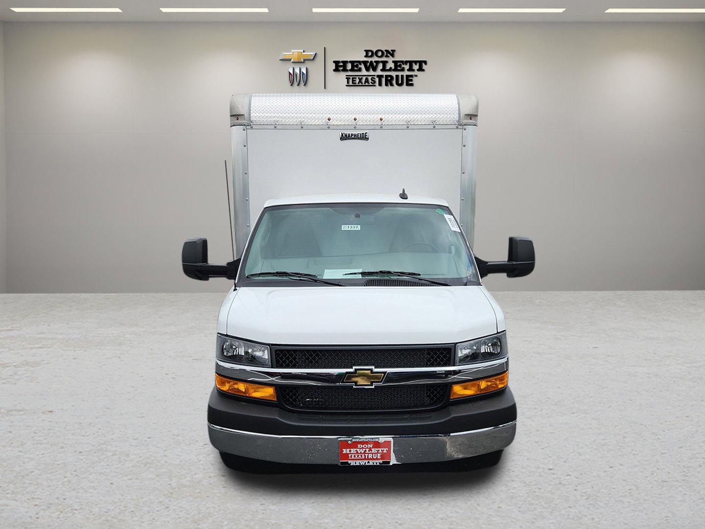 2025 Chevrolet Express Cutaway 4500 Vehicle Photo in GEORGETOWN, TX 78626-7508