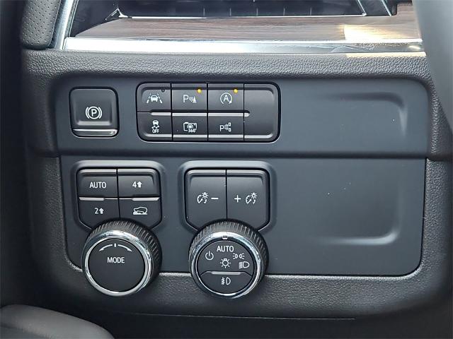 2025 Chevrolet Suburban Vehicle Photo in EASTLAND, TX 76448-3020