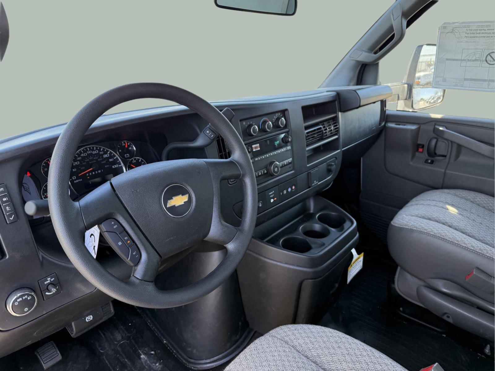 2024 Chevrolet Express Cutaway 3500 Vehicle Photo in GEORGETOWN, TX 78626-7508