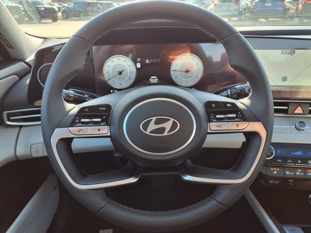 2025 Hyundai ELANTRA Vehicle Photo in Peoria, IL 61615