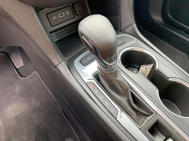 2022 Chevrolet Equinox Vehicle Photo in MOON TOWNSHIP, PA 15108-2571