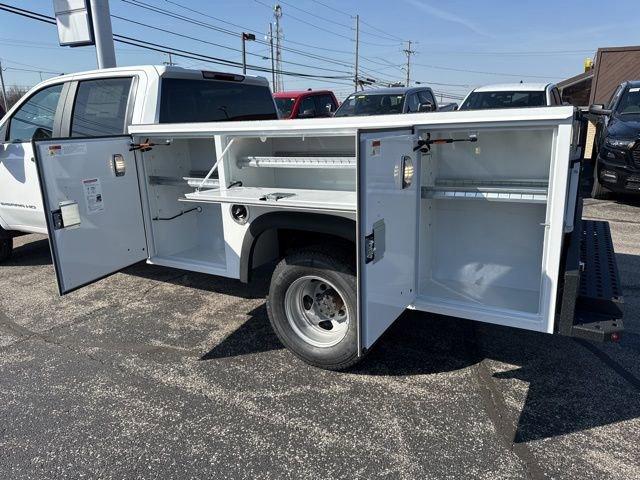 2025 GMC Sierra 3500 HD Chassis Cab Vehicle Photo in MEDINA, OH 44256-9631