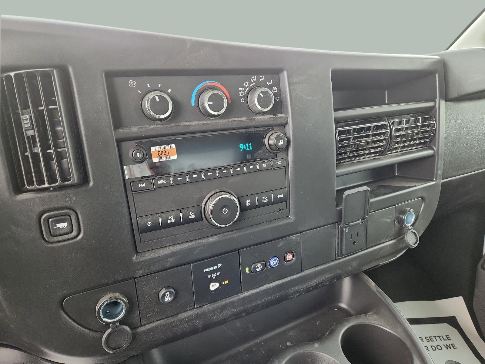 2025 Chevrolet Express Cutaway 4500 Vehicle Photo in GEORGETOWN, TX 78626-7508
