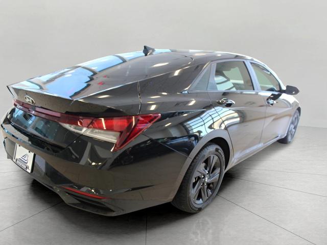 2022 Hyundai ELANTRA Vehicle Photo in Green Bay, WI 54304