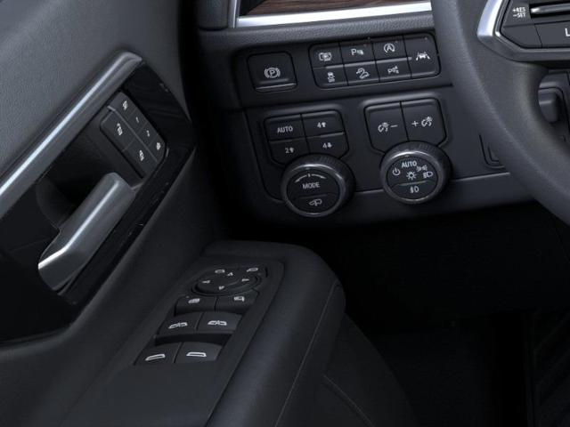 2025 Chevrolet Tahoe Vehicle Photo in BOSTON, NY 14025-9684