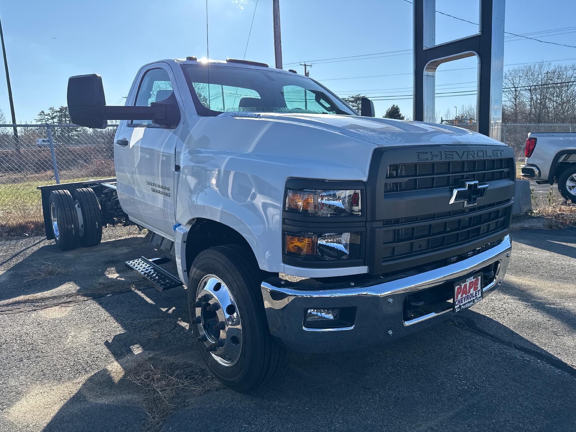 2023 Chevrolet Silverado 5500 HD Vehicle Photo in SOUTH PORTLAND, ME 04106-1997