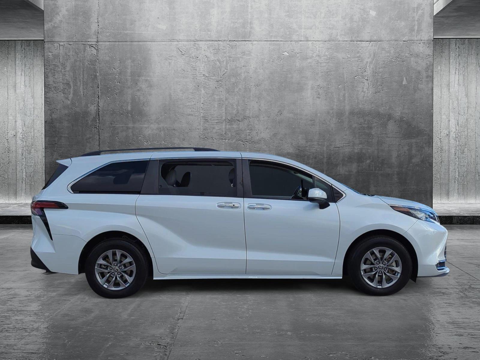 2022 Toyota Sienna Vehicle Photo in Ft. Myers, FL 33907