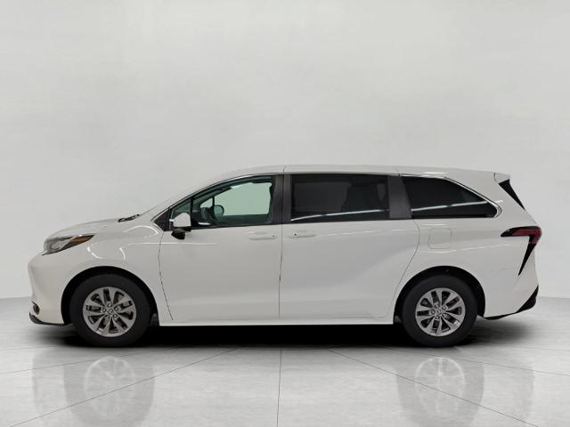 2022 Toyota Sienna Vehicle Photo in Oshkosh, WI 54904